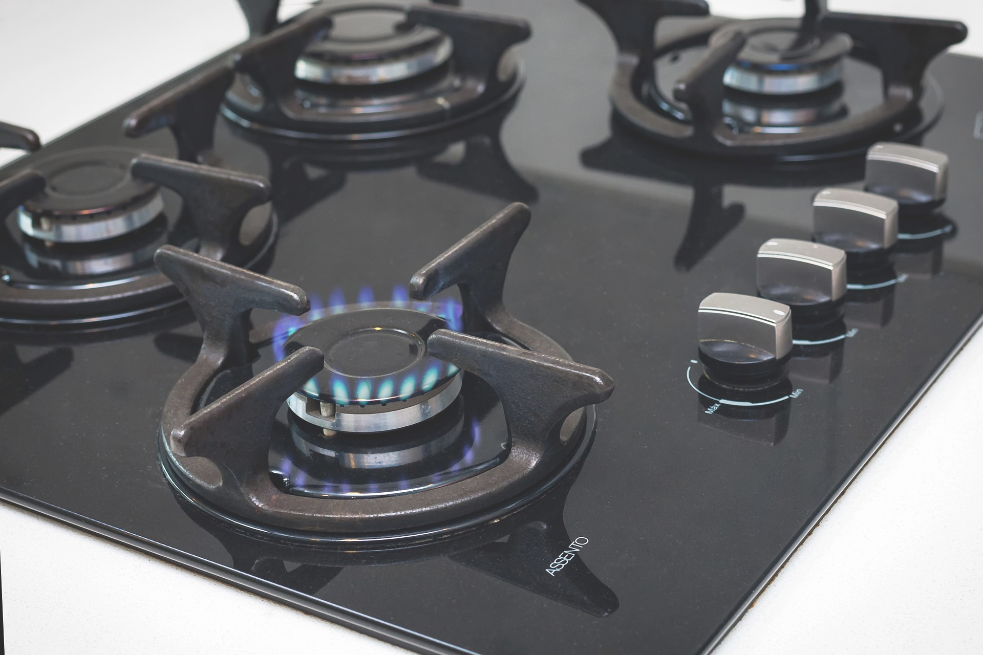 Top 4 Burner Gas Stoves in India: Buying Guide